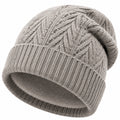 Bonnet taille unique en maille gris doublé polaire - style torsadé pour hiver